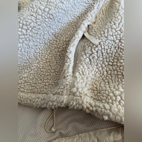 Urban Heritage Beige Sherpa Jacket – Size Small (Oversized Fit) - Picture 7 of 9